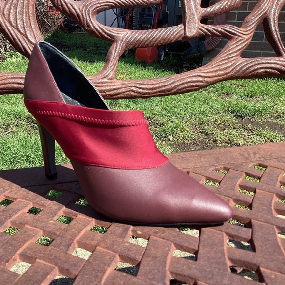 Savvy & Savvy Mexico Leather TriColored Pointed Toe Pumps/Heels - Picture 2 of 8